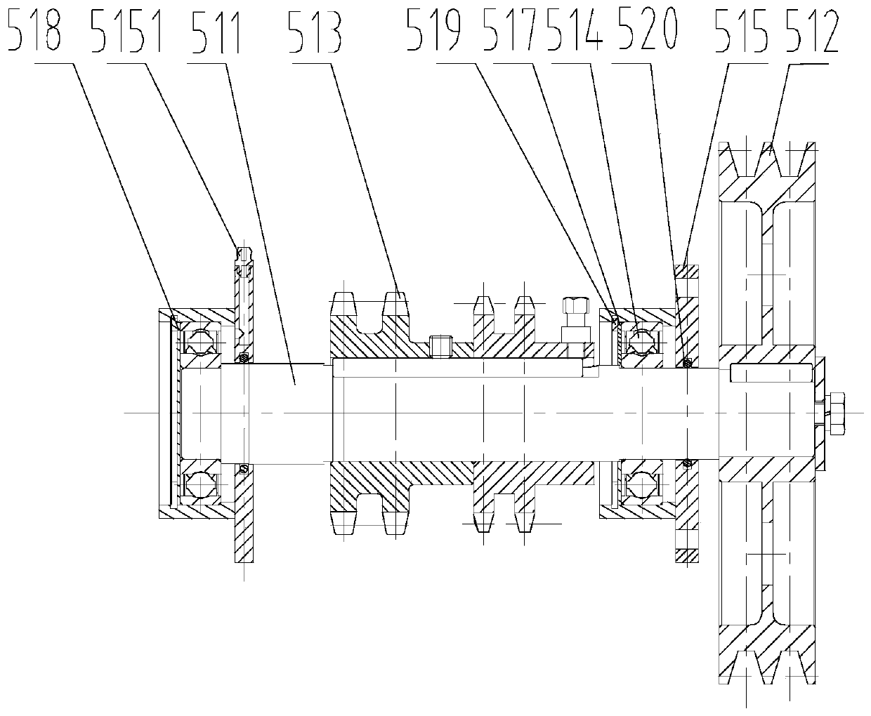 Main transmission system for cutting table of corn machine