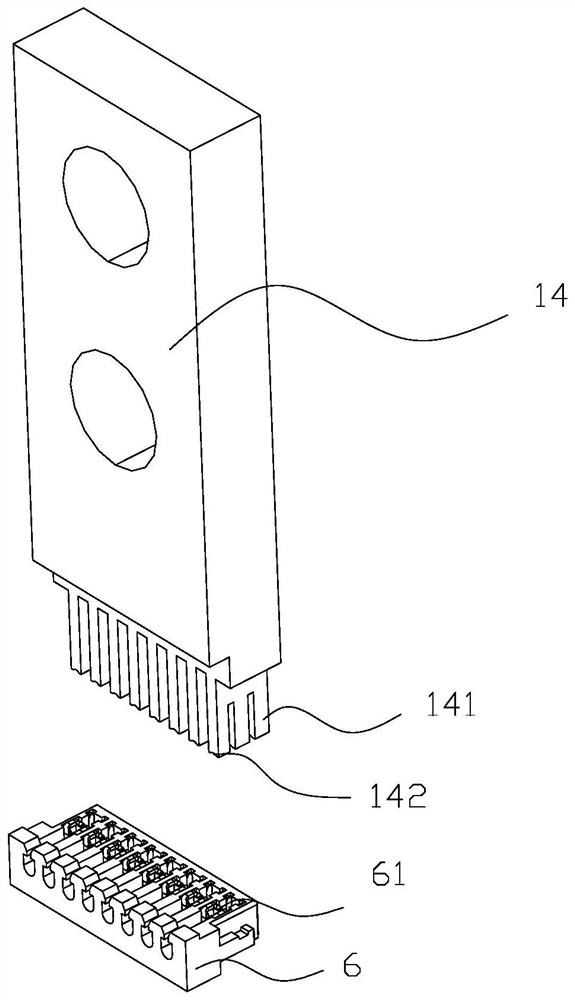 A terminal conveying device for crimping wires and terminals