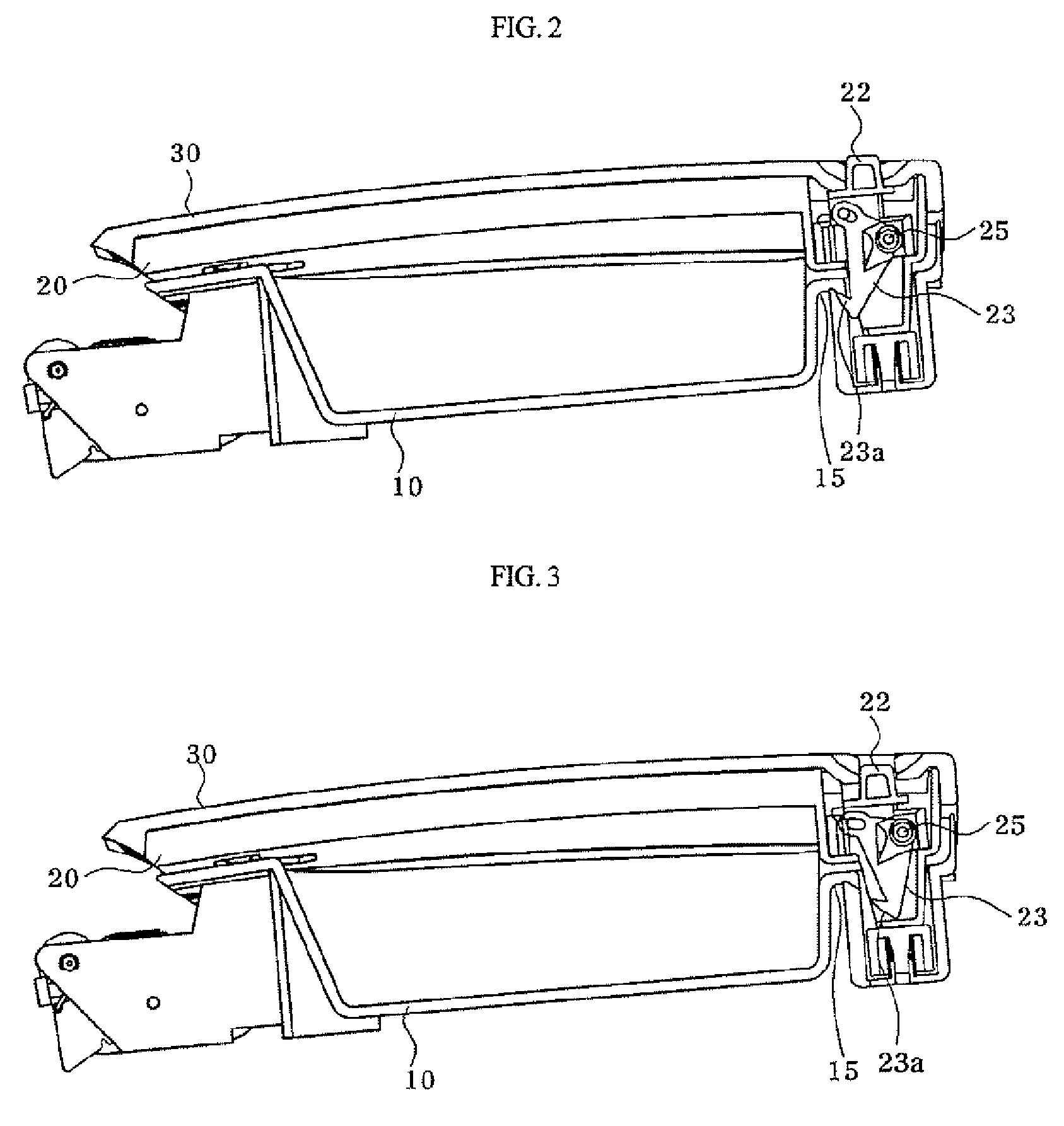 Locking structure of tray of vehicle