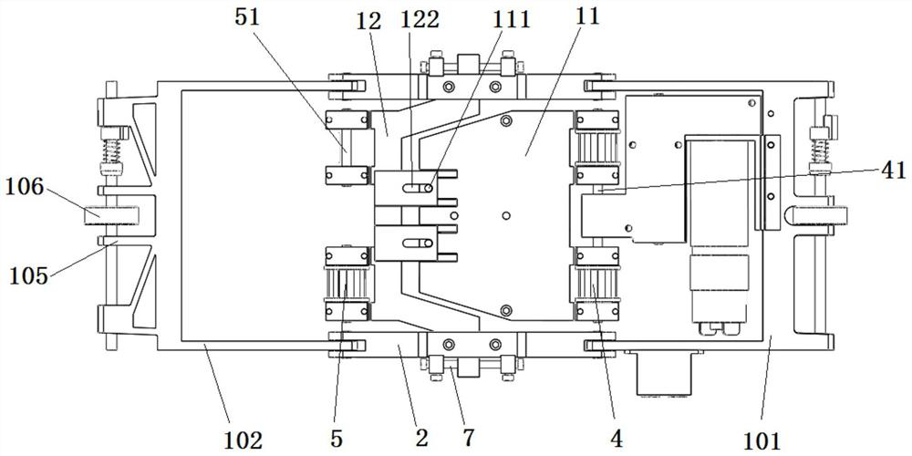 A dual-motor synchronous motion control device with adjustable wheelbase of the conveyor belt