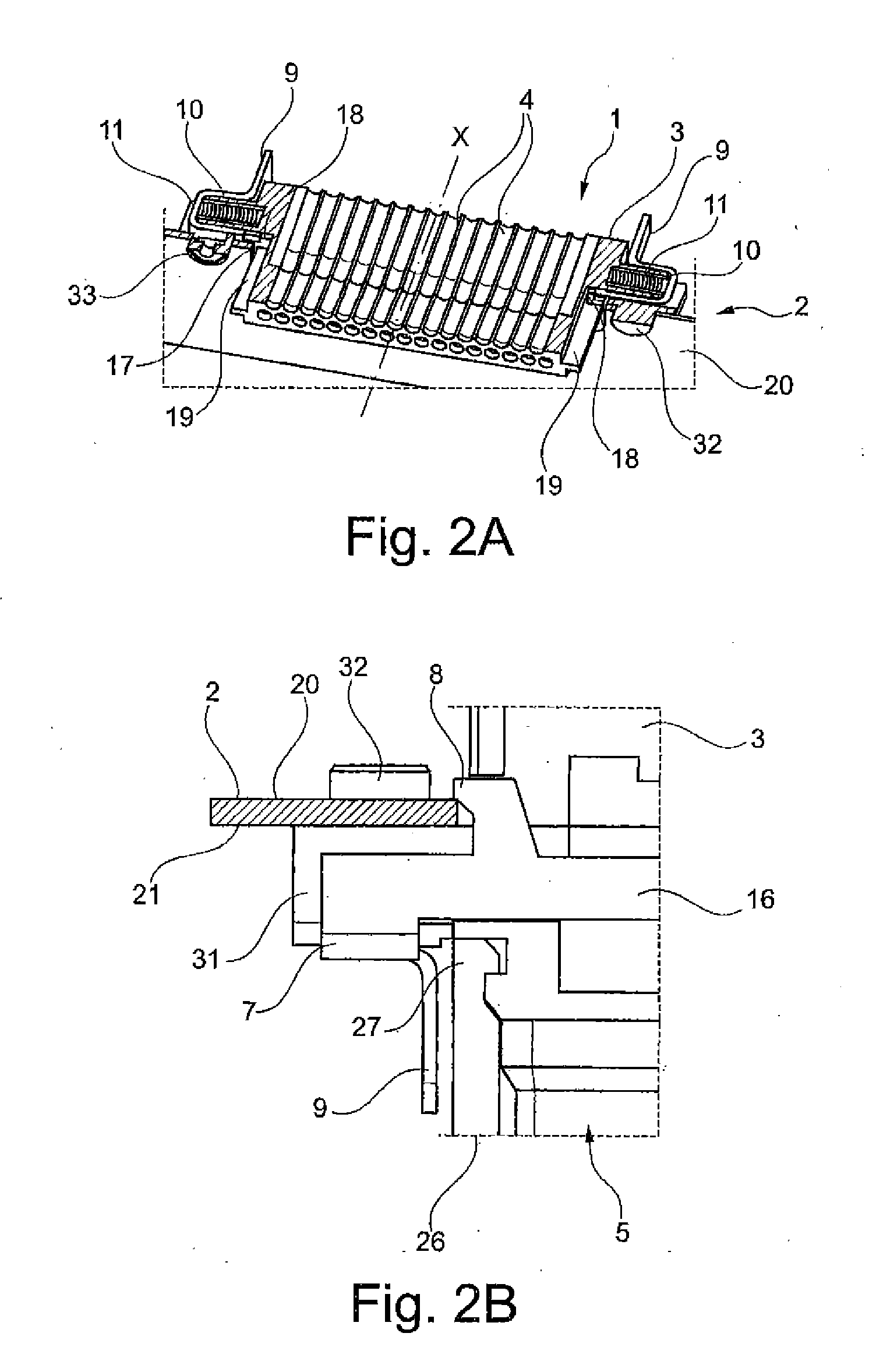 Multi-contact connector socket for rapid fastening to a panel, and associated installation and removal methods