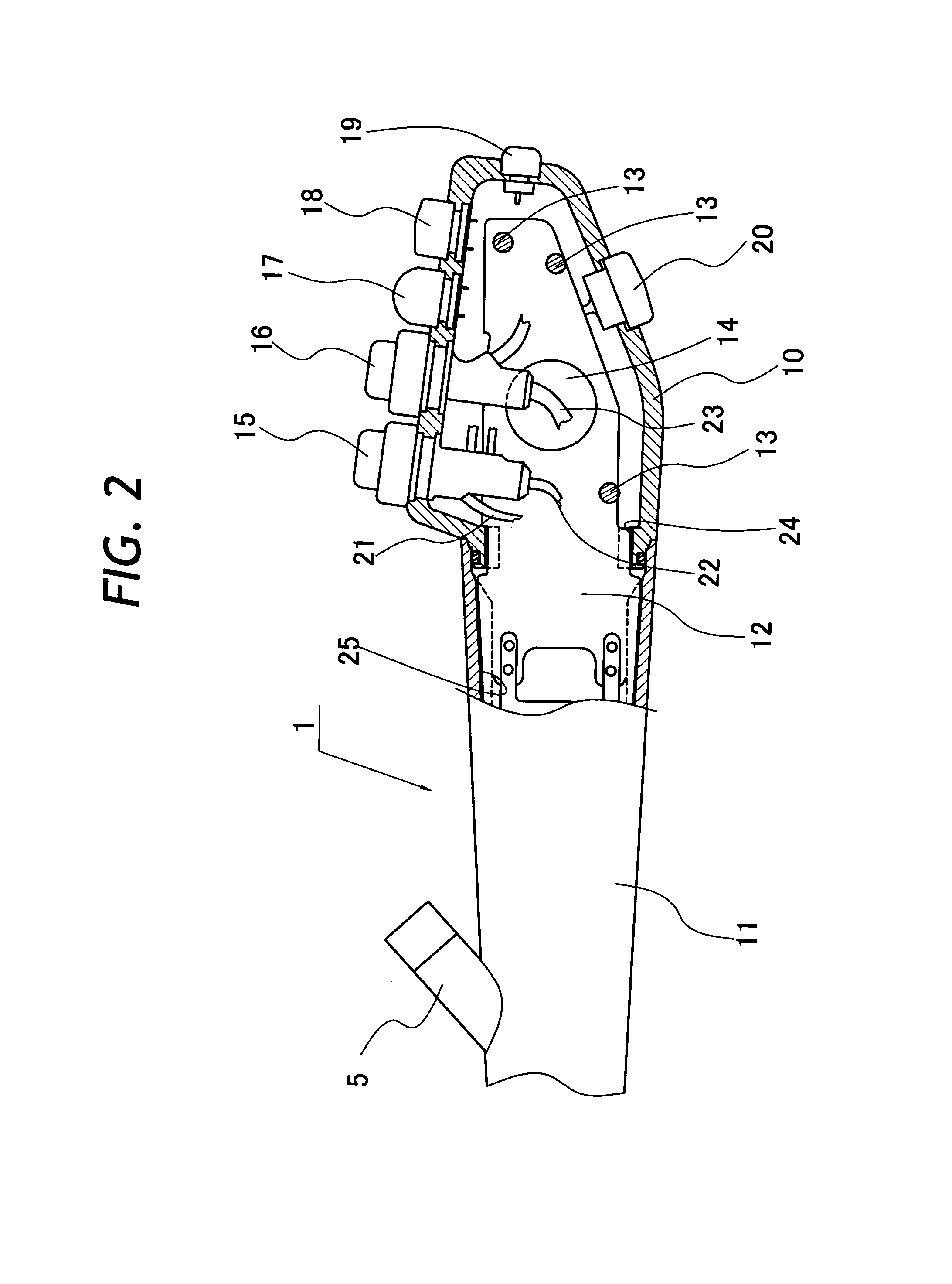 Anti-twist casing for endoscopic manipulating head assembly