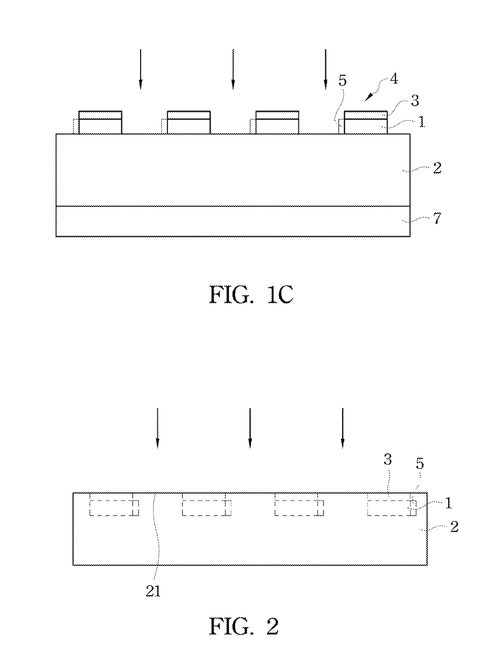 Distributed filtering and sensing structure and optical device containing the same