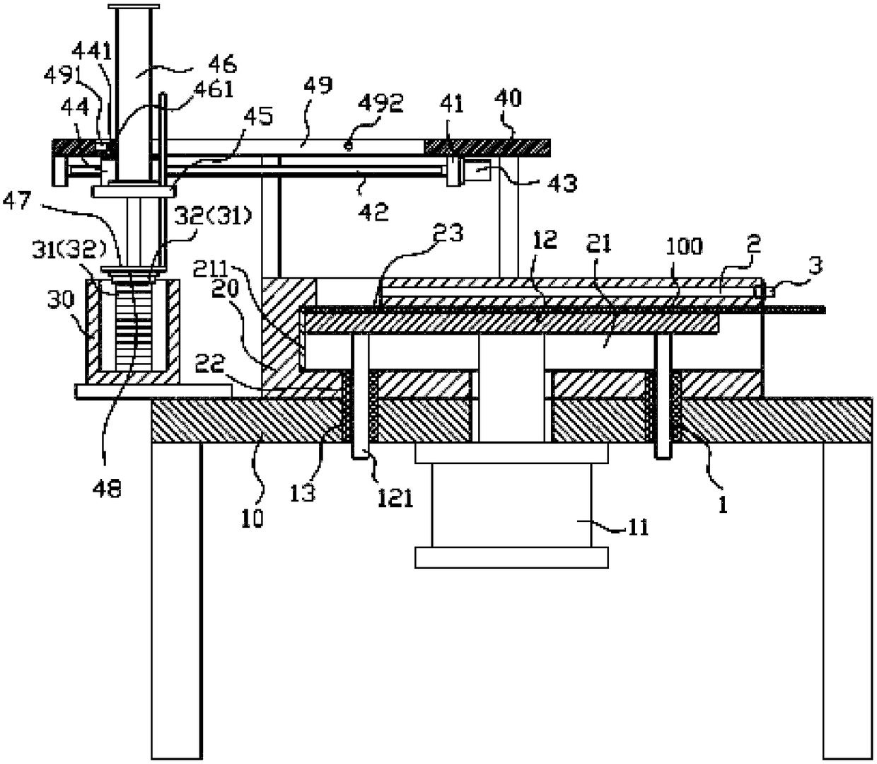 Leather-adhering velcro tape mounting mechanism realizing automatic grasping of velcro tapes