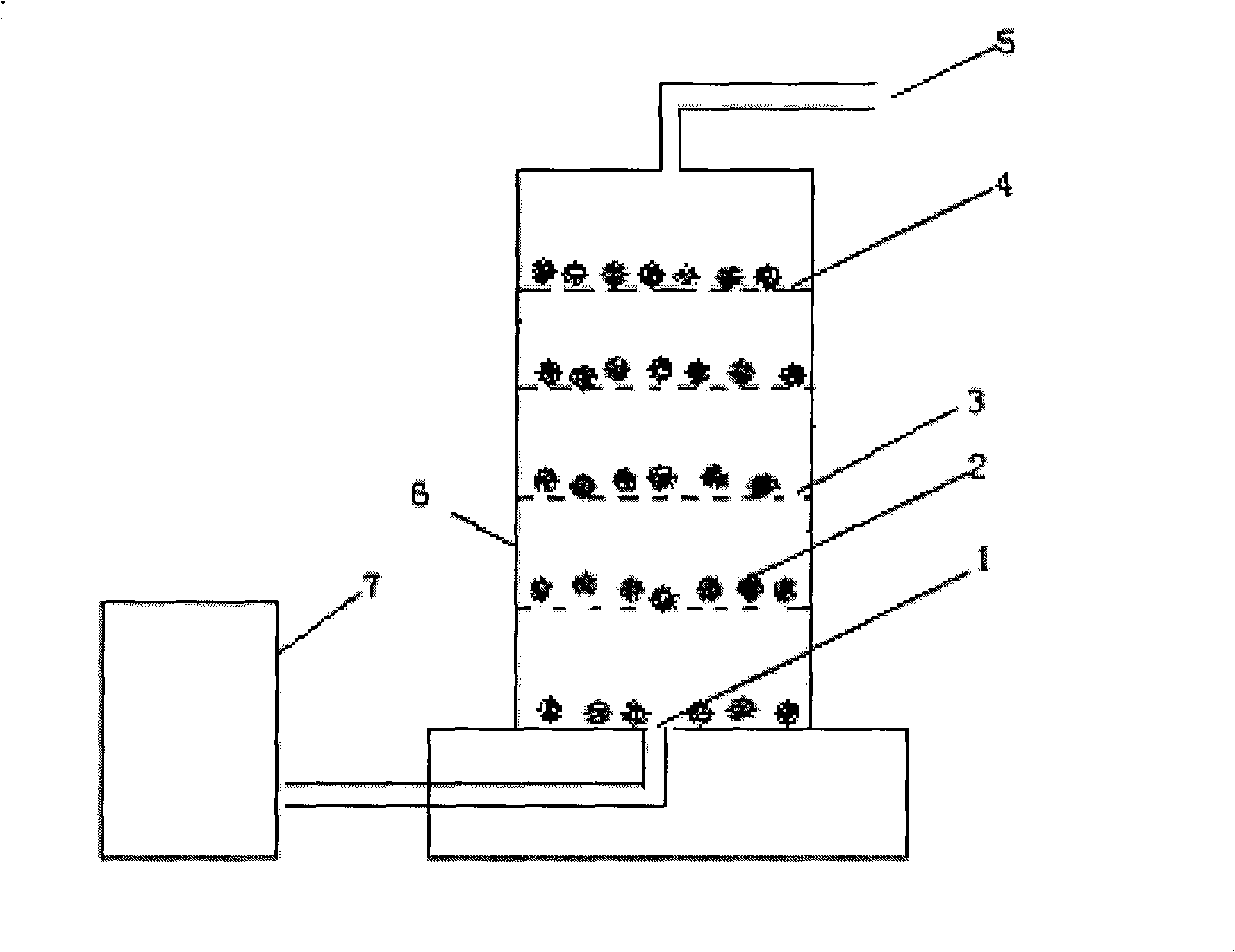Method for producing MnO2 supported catalyst as well as method of using the same and apparatus for treating waste water