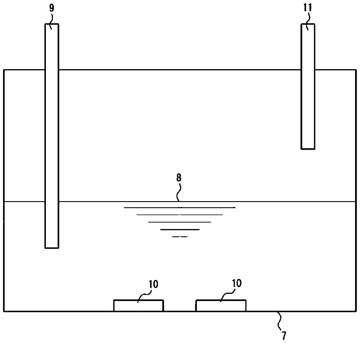 Corrosion-resistant steel material for deck plate and bottom plate of crude oil tanker and crude oil tanker