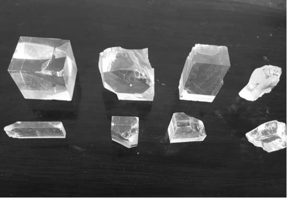 A kind of preparation method of high-purity transparent crystal fused magnesia
