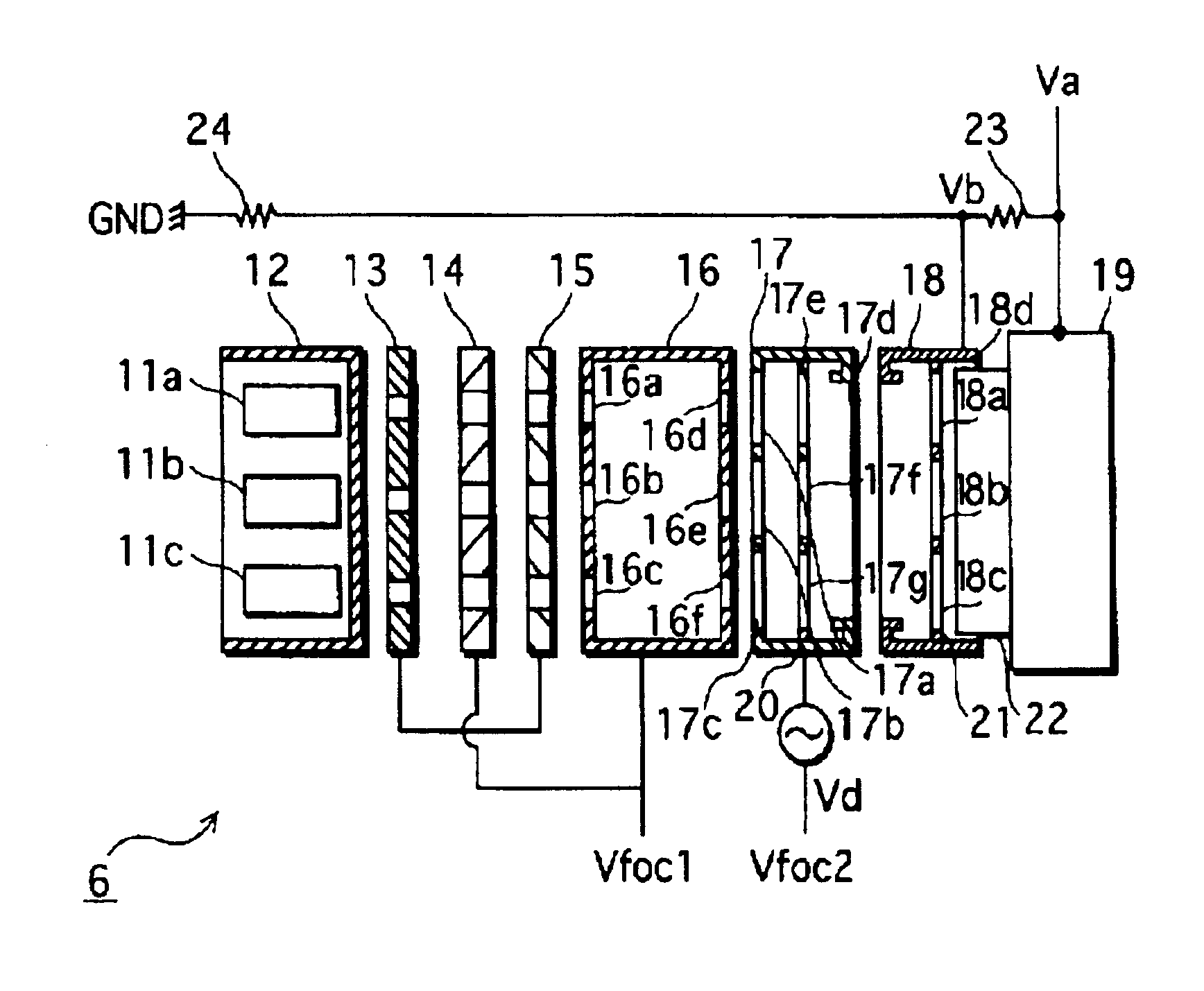 Electron gun and color picture tube apparatus that attain a high degree of resolution over the entire screen