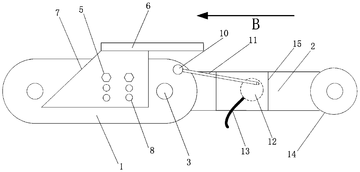 An anti-winding conveying chain for a harvester