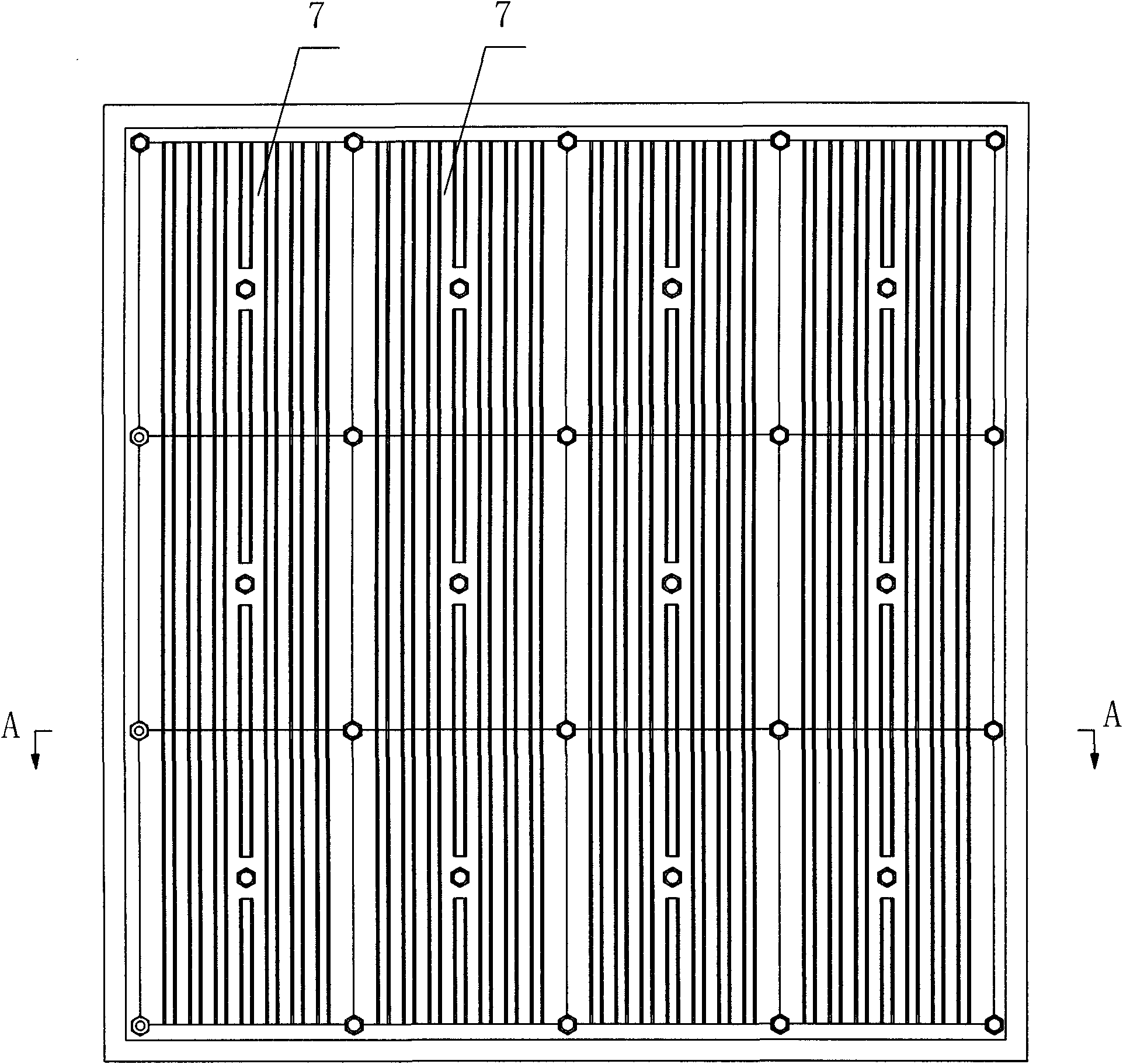 Strip combined filter plate and filter chamber using same