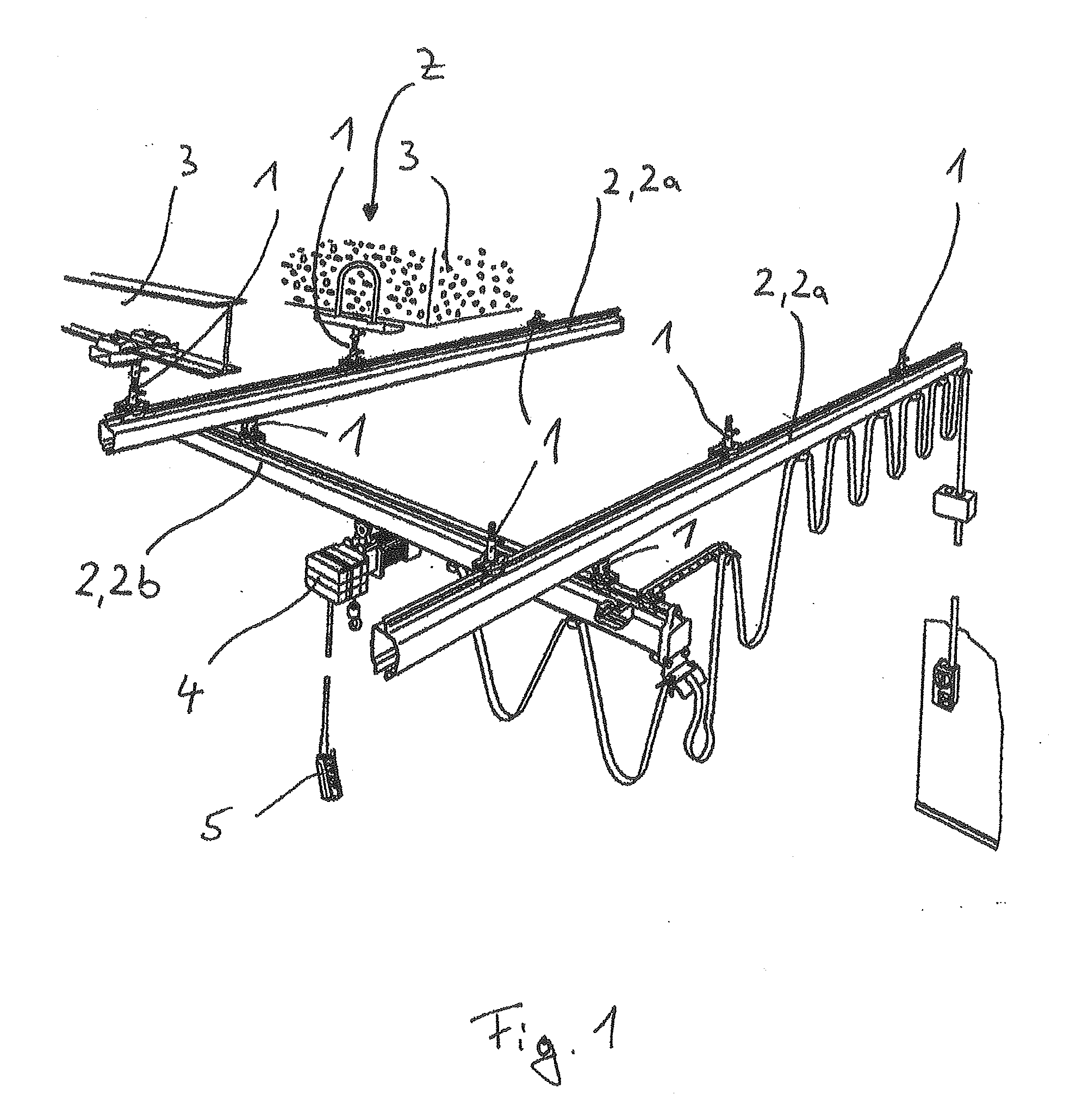 Device for suspending a rail, in particular a rail of an overhead conveyor or lifting gear