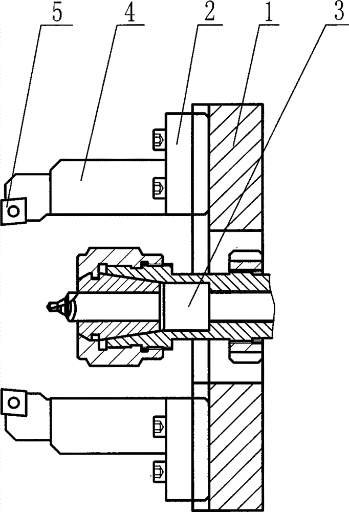 Method for enhancing clamping accuracy during rough machining of crankshaft and turning tool applying same