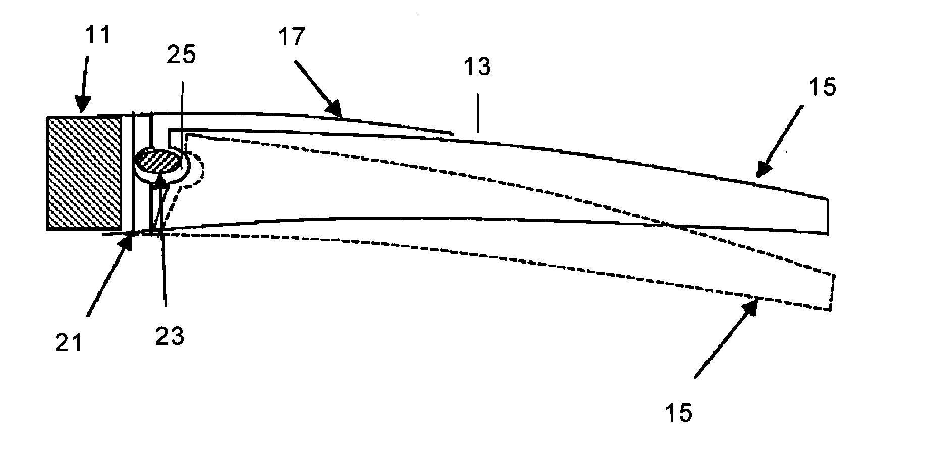 Wind turbine blade with deflectable flaps