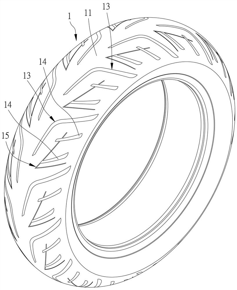 Tire with enhanced drainage ability