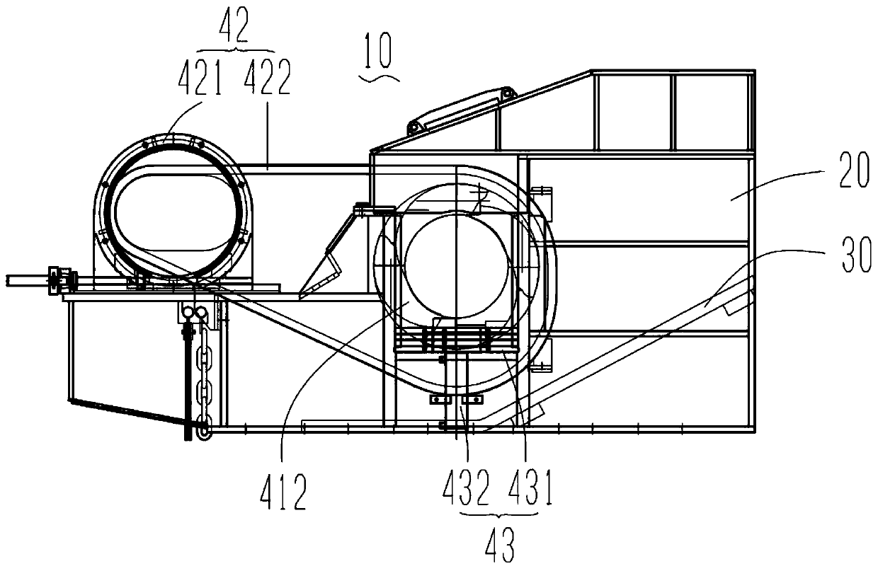 Movable screening and breaking integrated machine for underground coal mine road