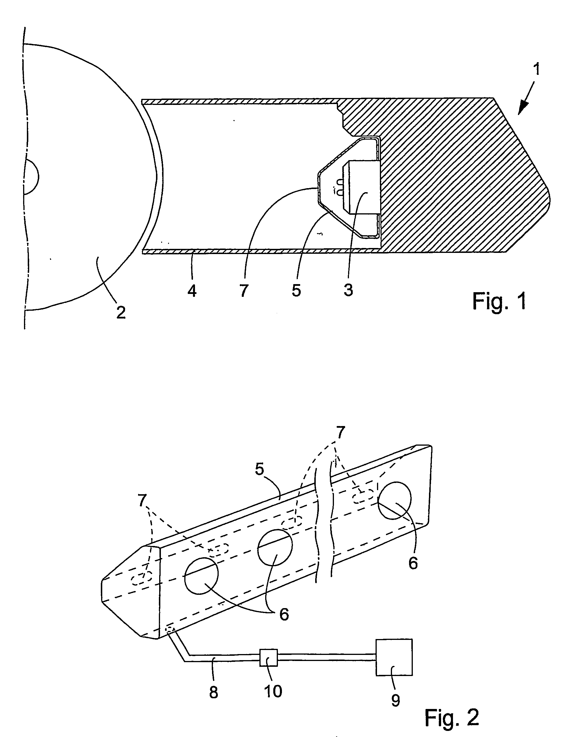Method and device for keeping a number of spray nozzles in a printing press beam clean