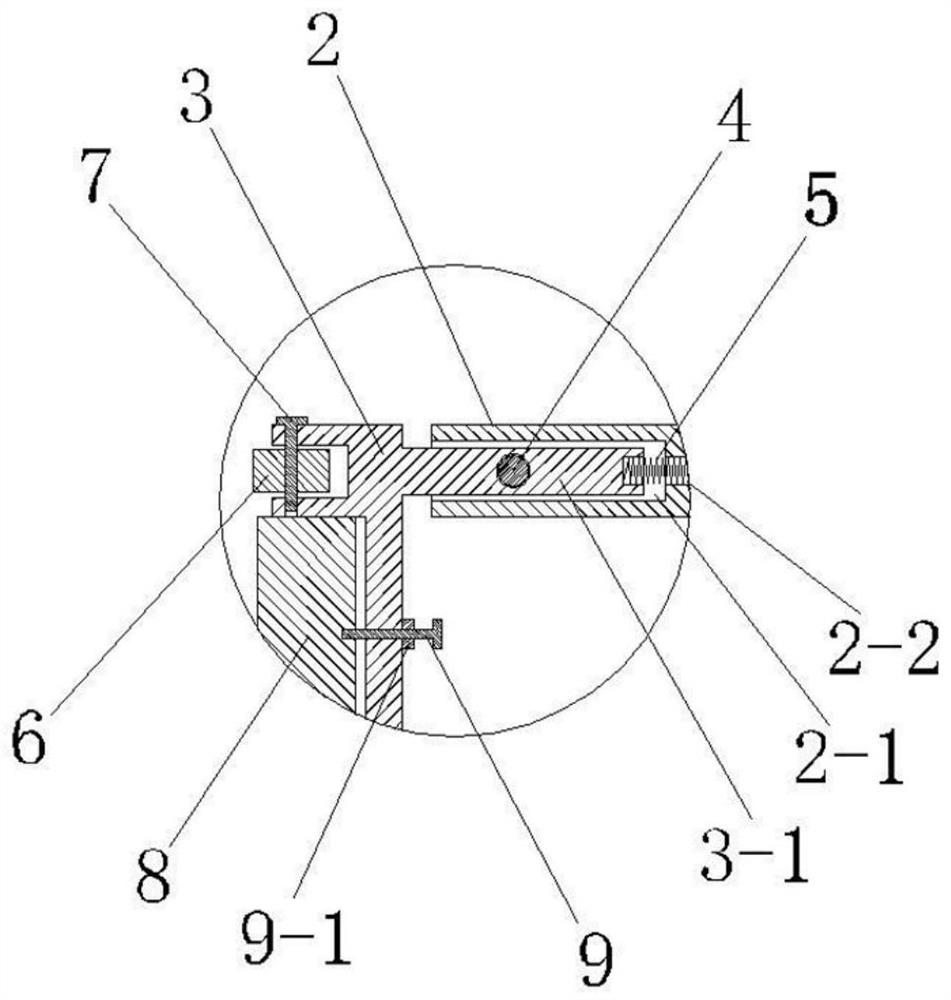 Film scraping device for molecular distiller and film scraping thickness adjusting method