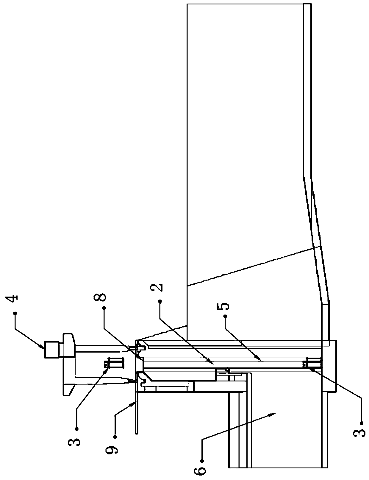 Fish collecting device suitable for established hydropower station, and fish collecting method