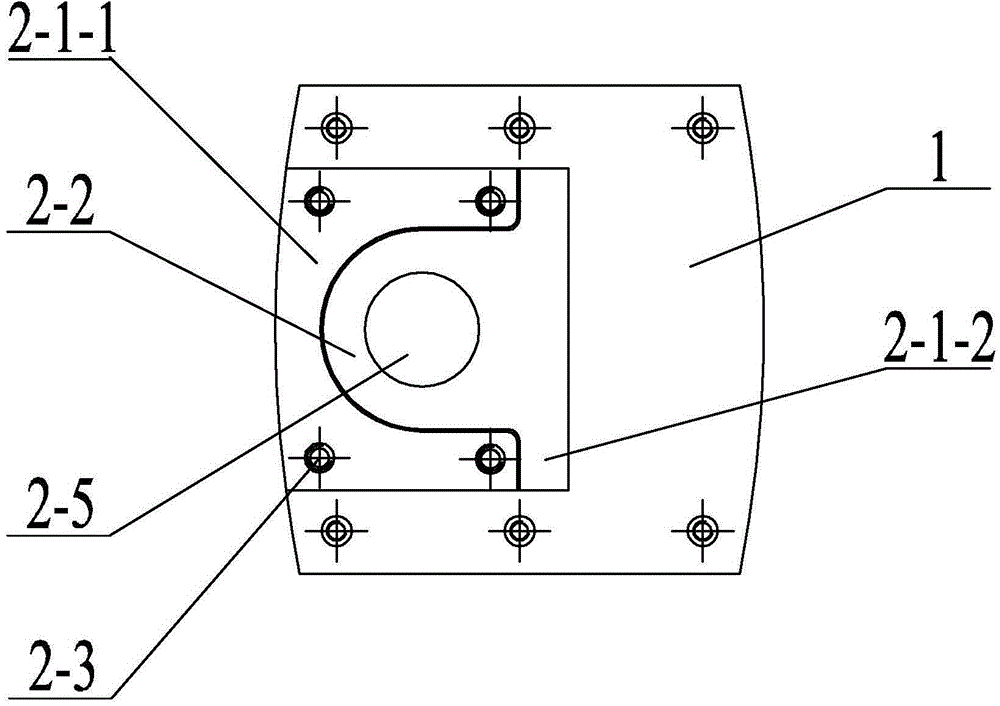 A tool holder for bidirectional clamping of tool bars installed on a flat rotating disk