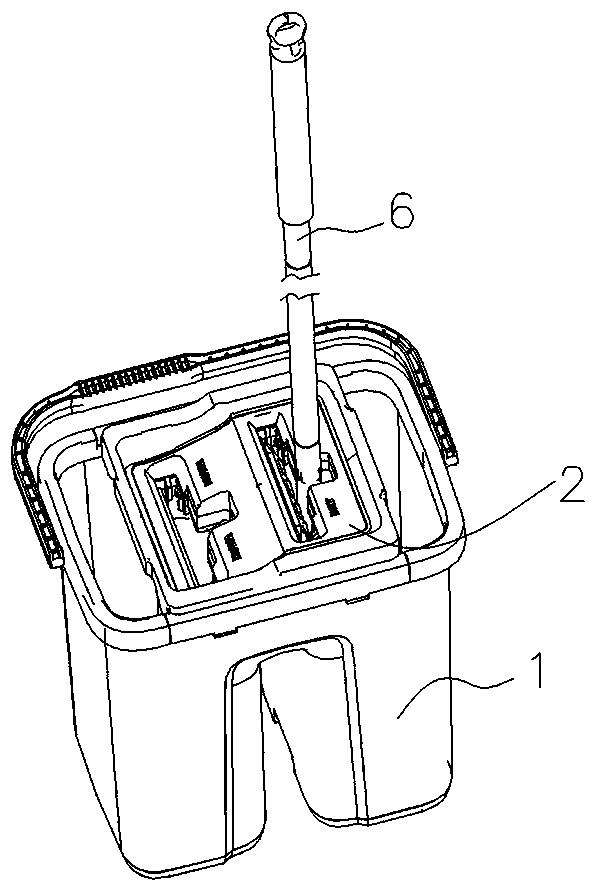 Squeezing flat mop cleaning tool with deformable squeezer