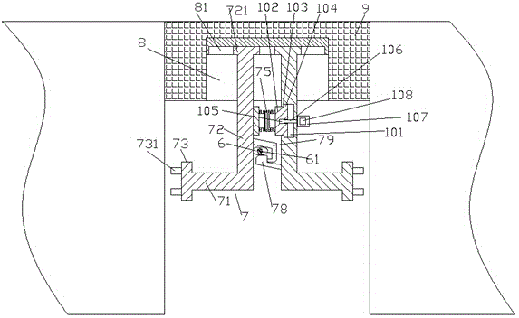 Bridge expansion joint covering device capable of increasing service performance of bridge