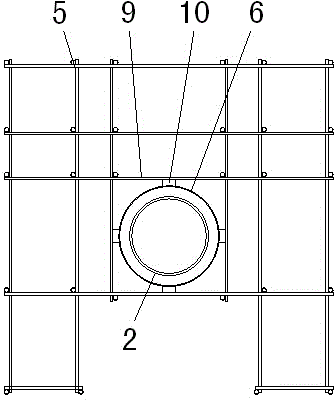 Method for pouring concrete outside steel pipe columns by using semicircular templates