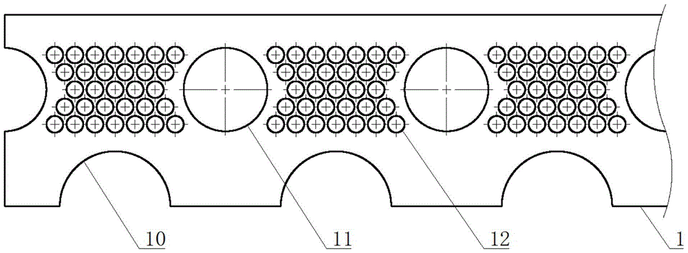 A device for reducing the fluctuation range of the liquid level on the tray