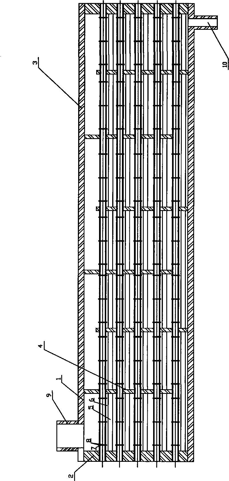 Horizontal shell and tube type condenser with liquid guide devices