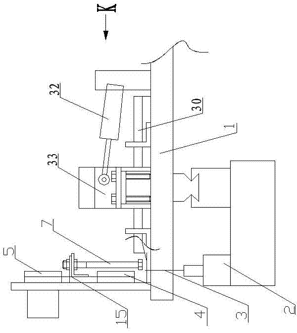 Transmission device for threading machine of handle of paper box