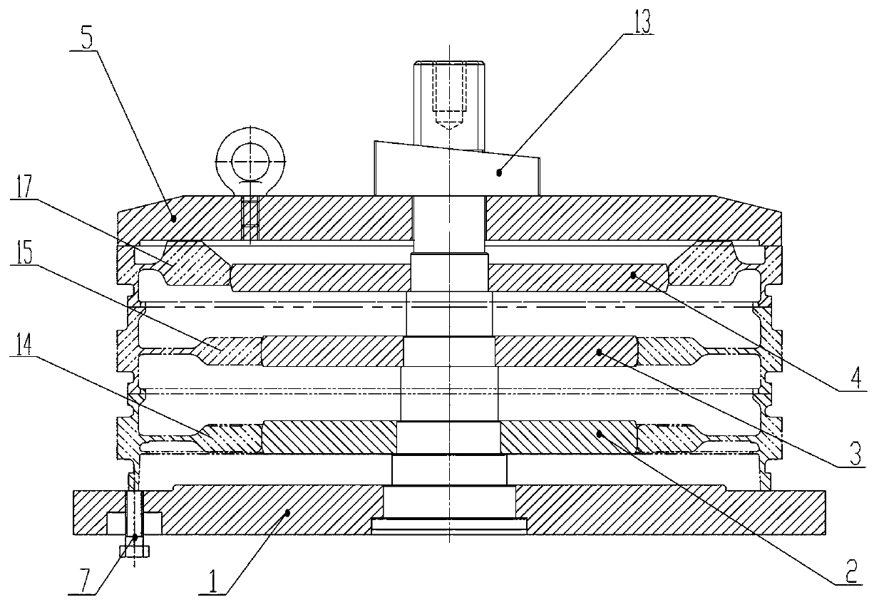 Tool of low-pressure hub and heat treatment method for forming low-pressure hub