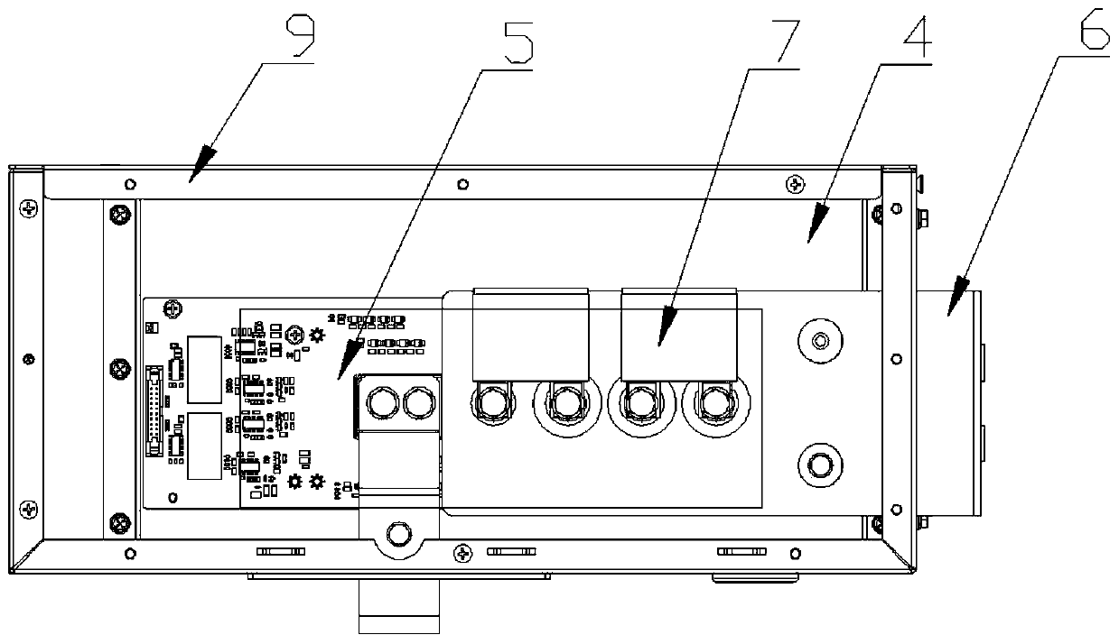 Three-level laminated busbar for suppressing stray inductance