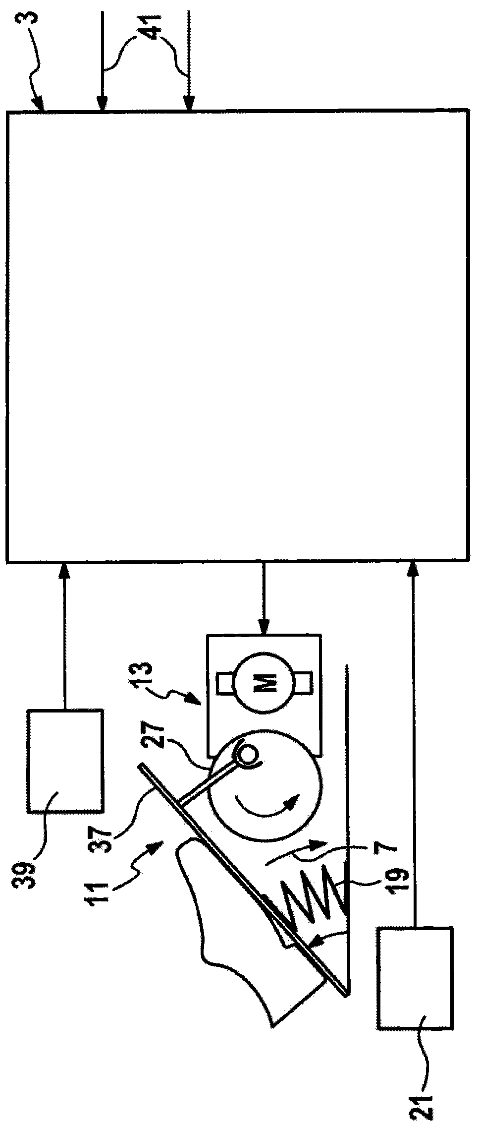 Method and control device for controlling foreseeable haptically perceivable signals in an acceleration pedal of a motor vehicle