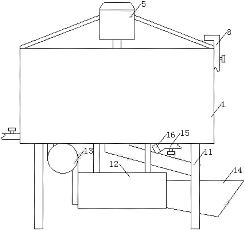 Sweeping type egg cleaning device and cleaning method