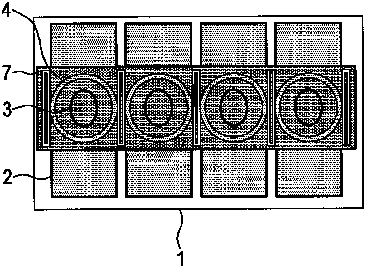 Battery having a protection from adjacent cells in case of discharge of a battery cell