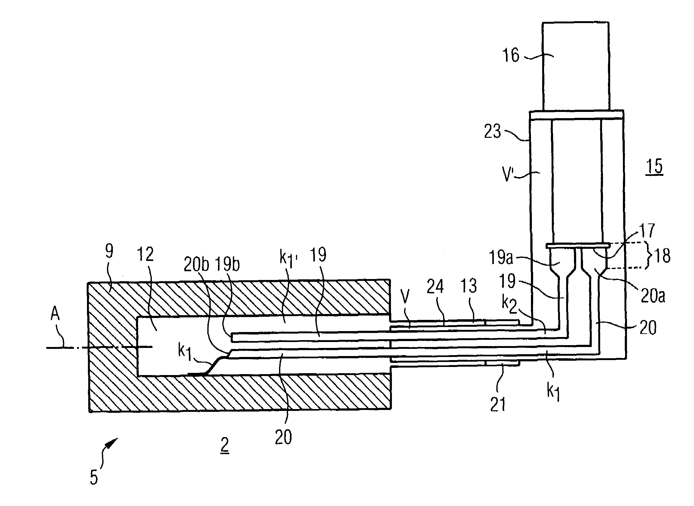 Superconductive device comprising a refrigeration unit, equipped with a refrigeration head that is thermally coupled to a rotating superconductive winding