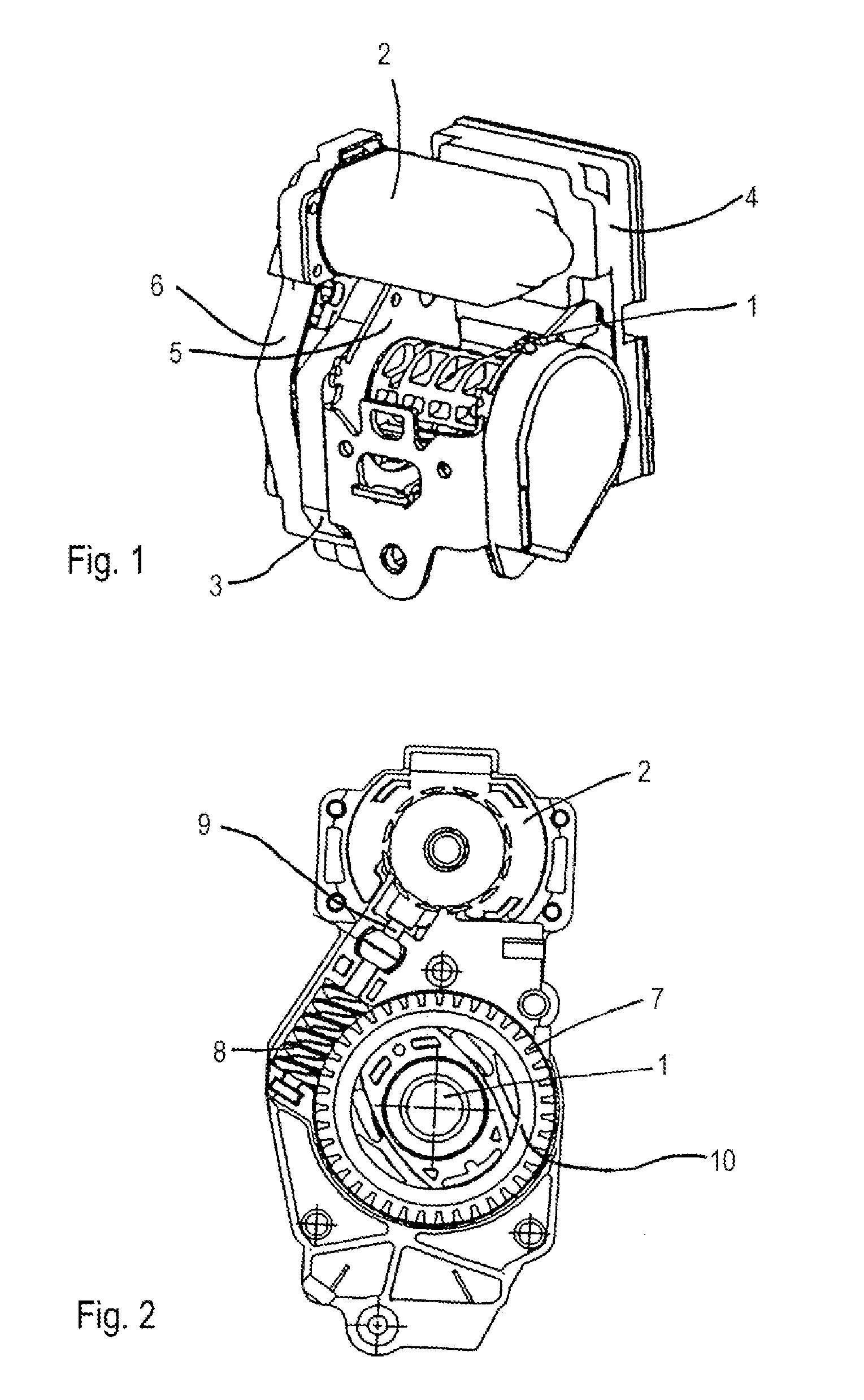 Reversible seat belt tensioner