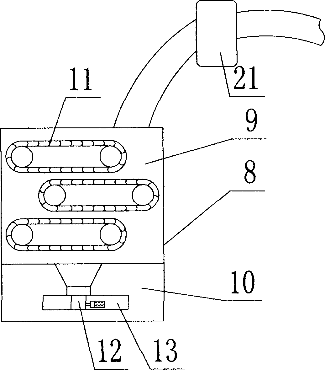 Device and process for removing red skin of peanuts by partitioned temperature control quick cooling at low temperature