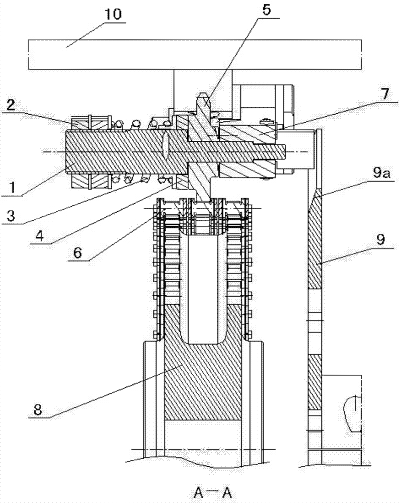 Engagement and disengagement overturning mechanism for accumulation conveyor