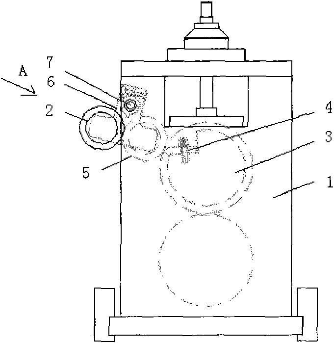 Cutter lubricating device on sanitary towel and diaper production lines