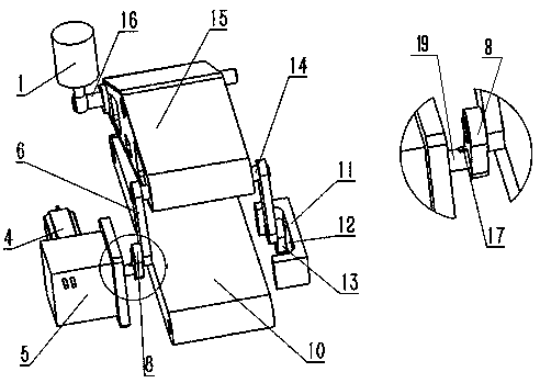 Device and method for adjusting angle of upper row chain of tobacco cutting machine