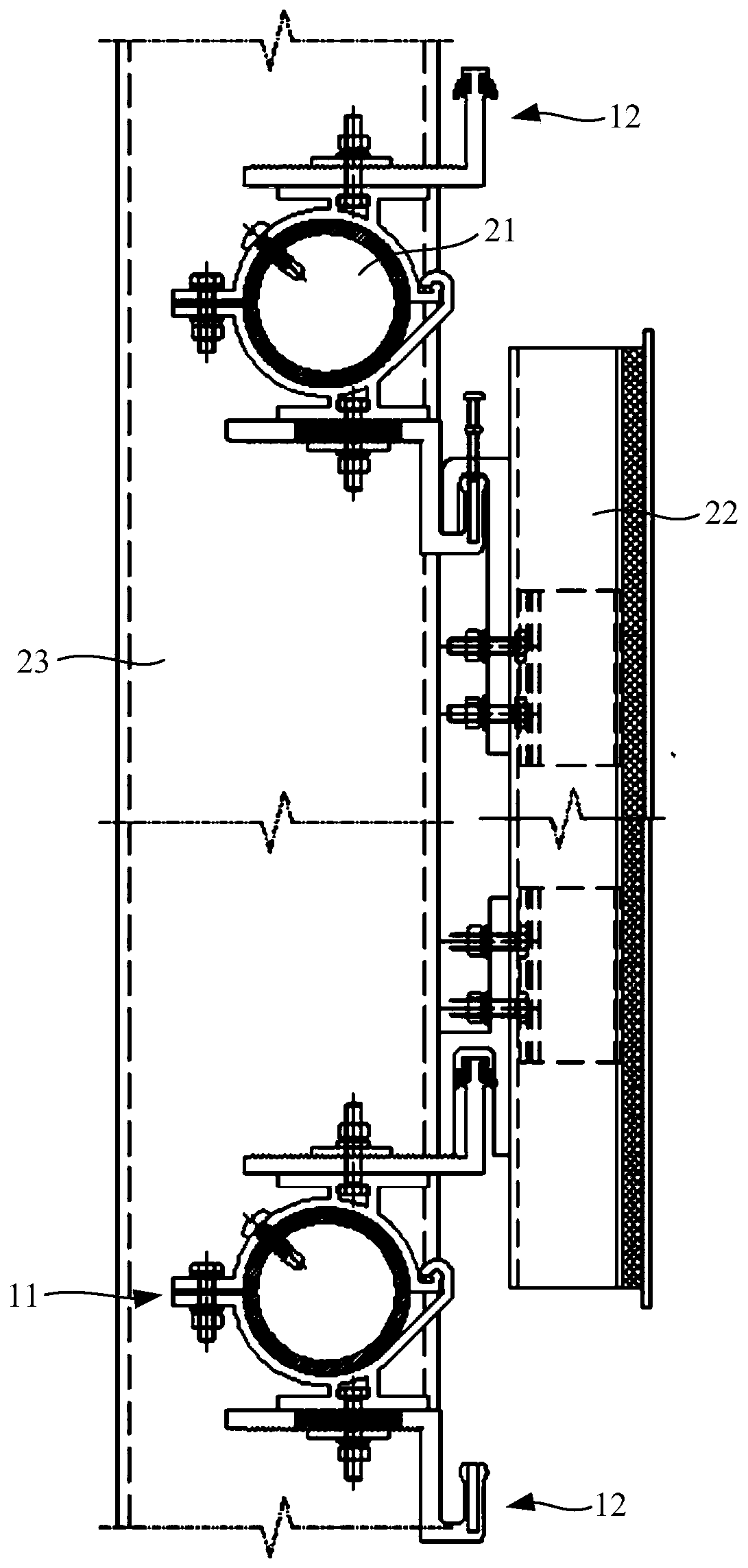 Curved-surface curtain wall connecting structure and construction method thereof