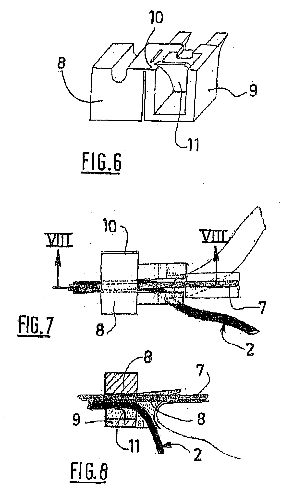 Identification device for visually identifying cables or ducts over their entire length