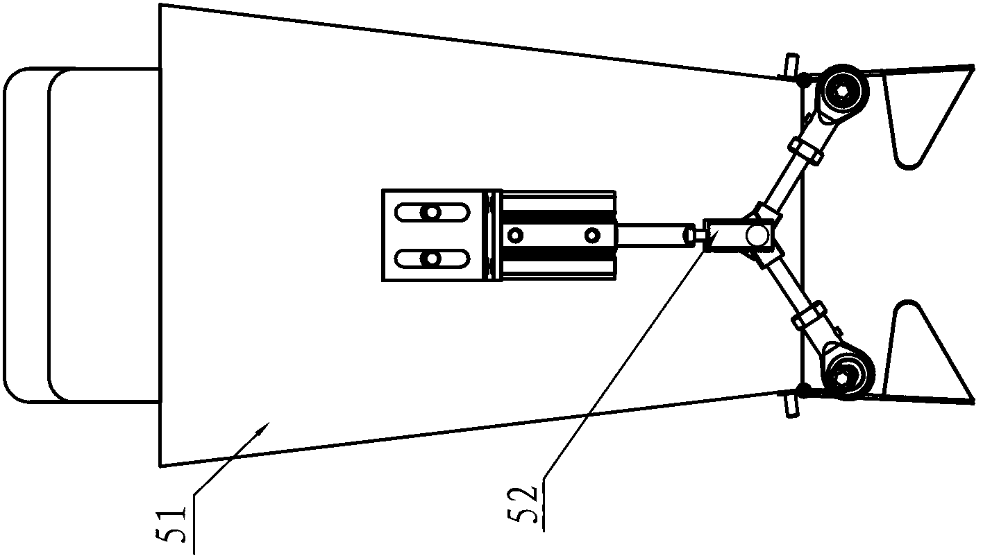 Device, for accurately putting inner bag into outer bag, of bag-in-bag packaging machine