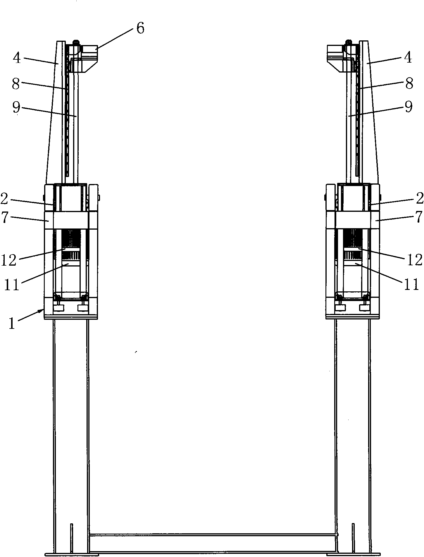 Rotationally hanging device for small spraying equipment