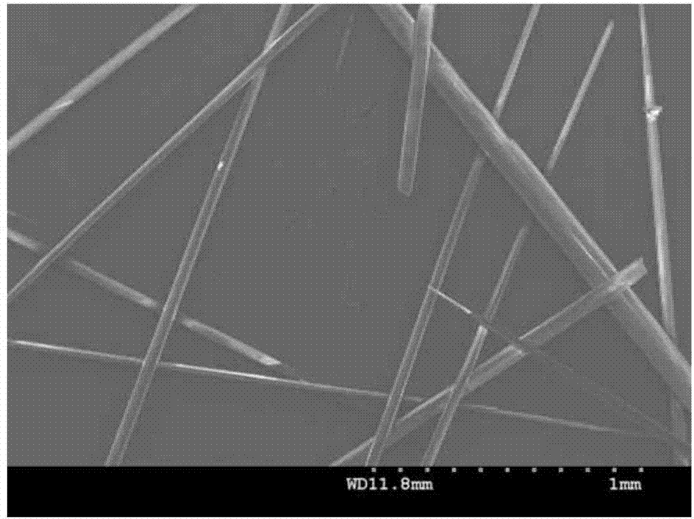 Method for preparing halogen-free low-temperature fire-retardant fiber