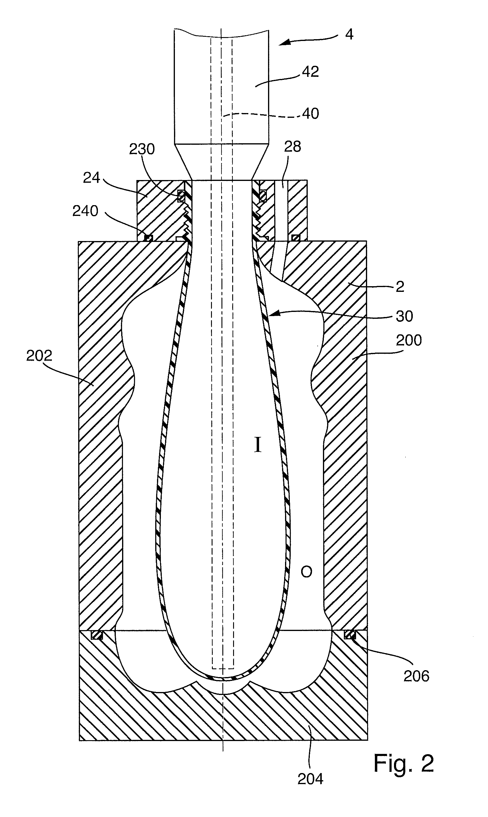 Apparatus and method for producing a plastic bottle and for filling it with a filling product