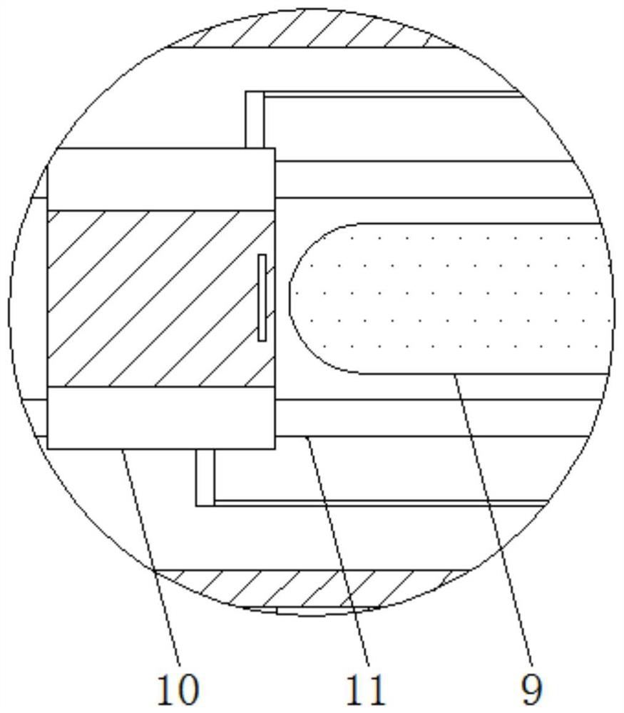 Coating device capable of conducting uniform spraying and reducing stock solution waste