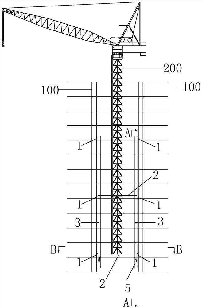 Internal climbing type tower crane supporting device and climbing method