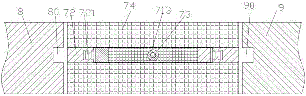 Covering device for conveniently and rapidly covering moving gap