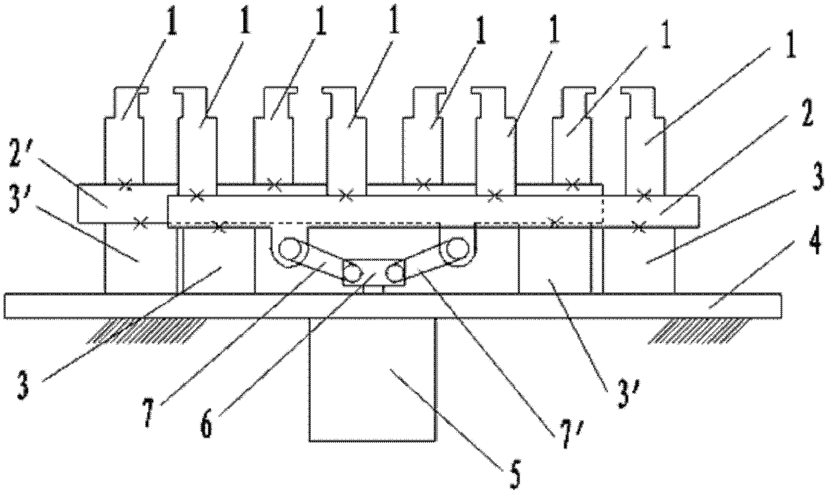 Automatic electrode clamp opening and closing device for formation of lithium battery